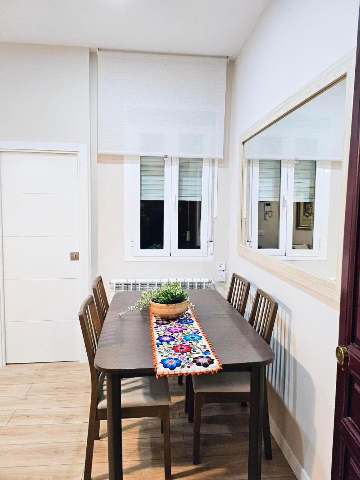 Acogedor Apartamento En Atocha By Bebalmy Madrid Eksteriør billede